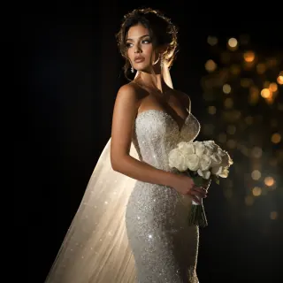 Estilo glamoroso — Vista previa de la foto de boda con IA estilo Hollywood de una novia en vestido de lentejuelas